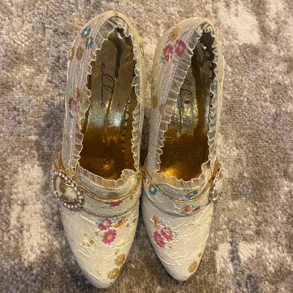 Shoes - Picture 3 of 4